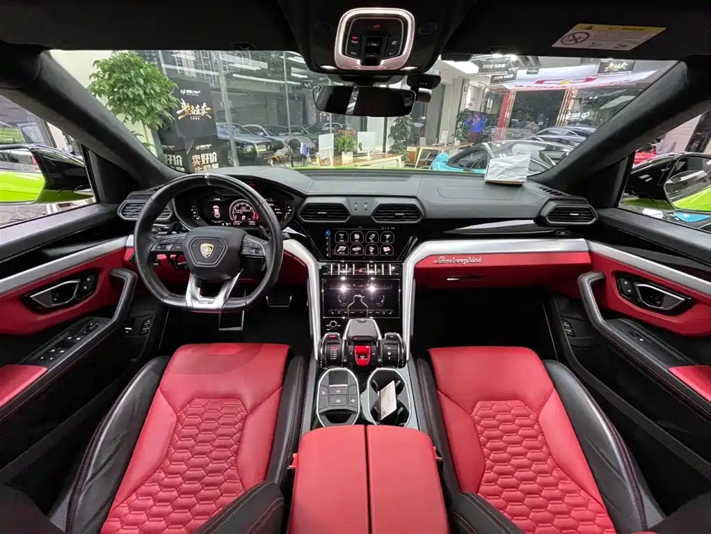 Lamborghini Urus 2020 — фото 19