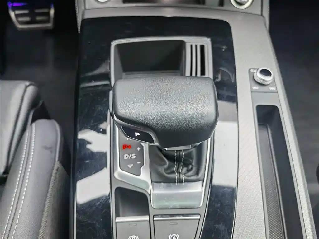 Audi Q5L 2023 — фото 13