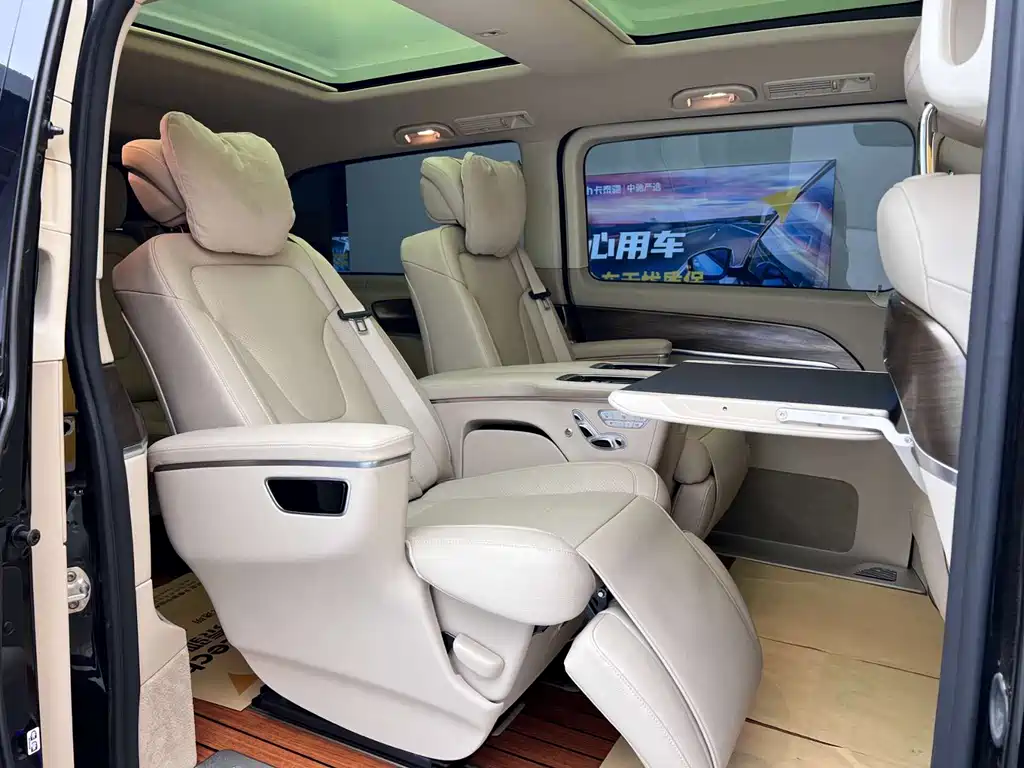 Mercedes-Benz V-Class 2023 — фото 20