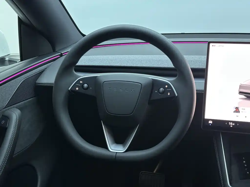 Tesla Model Y L 2025 — фото 15
