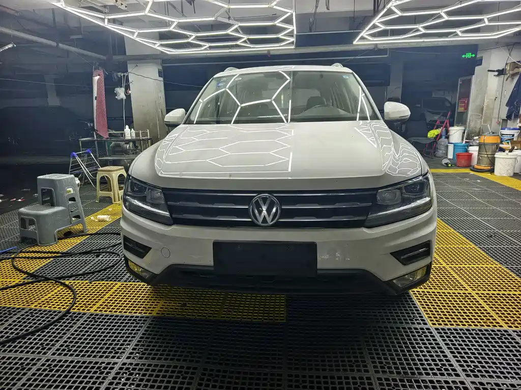 Volkswagen Tiguan L 2019 — фото 2