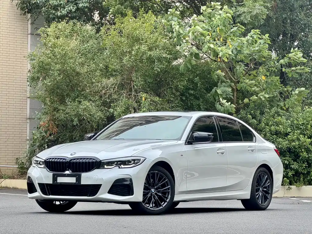 BMW 3 Series 2021 — фото 1