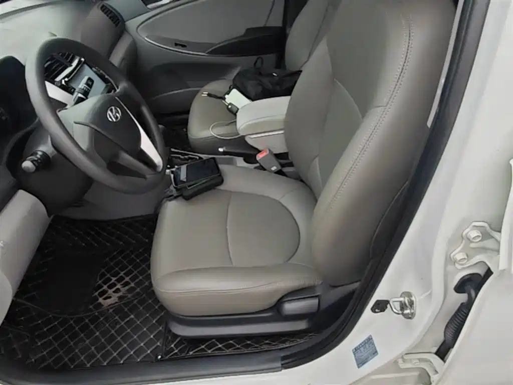 Hyundai Verna 2015 — фото 15