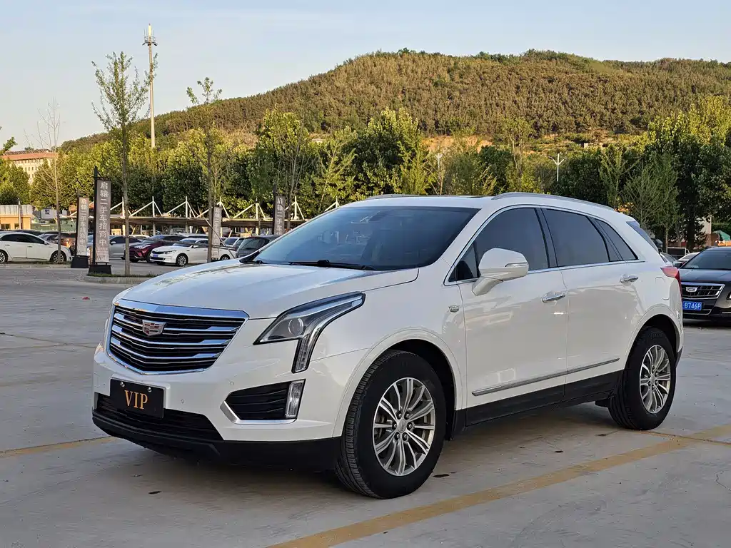 Cadillac XT5 2017 — фото 1