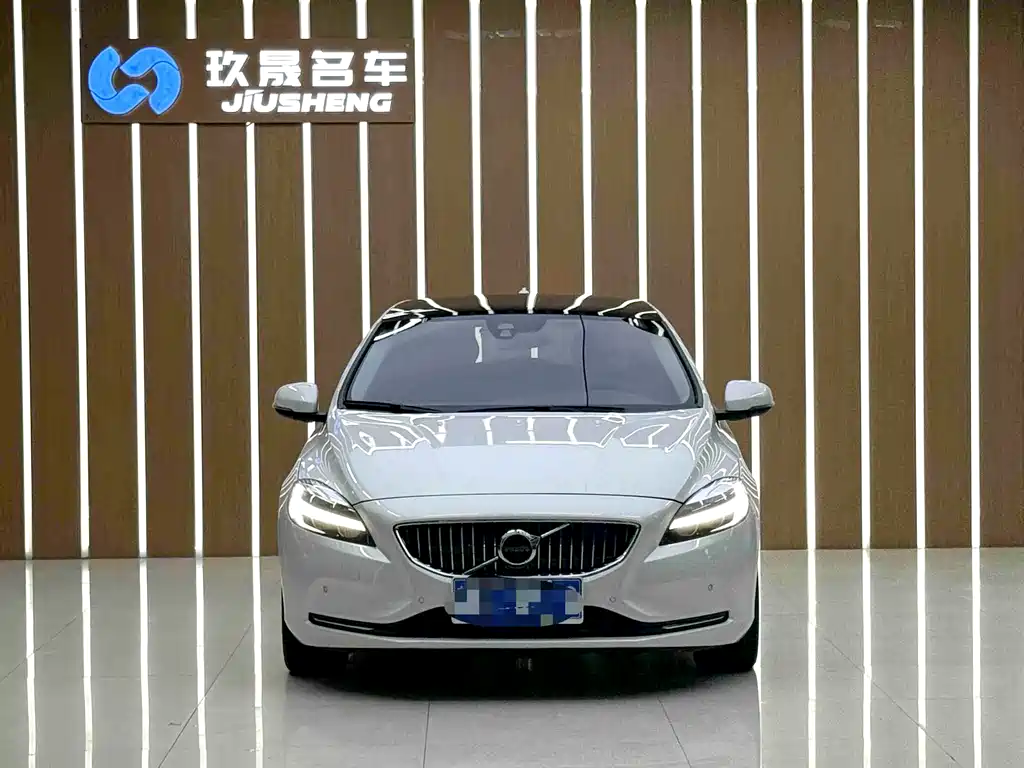 Volvo V40 2017 — фото 2