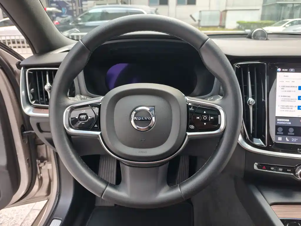 Volvo S60 2022 — фото 13