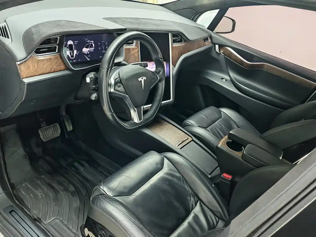 Tesla Model X 2017 — фото 11
