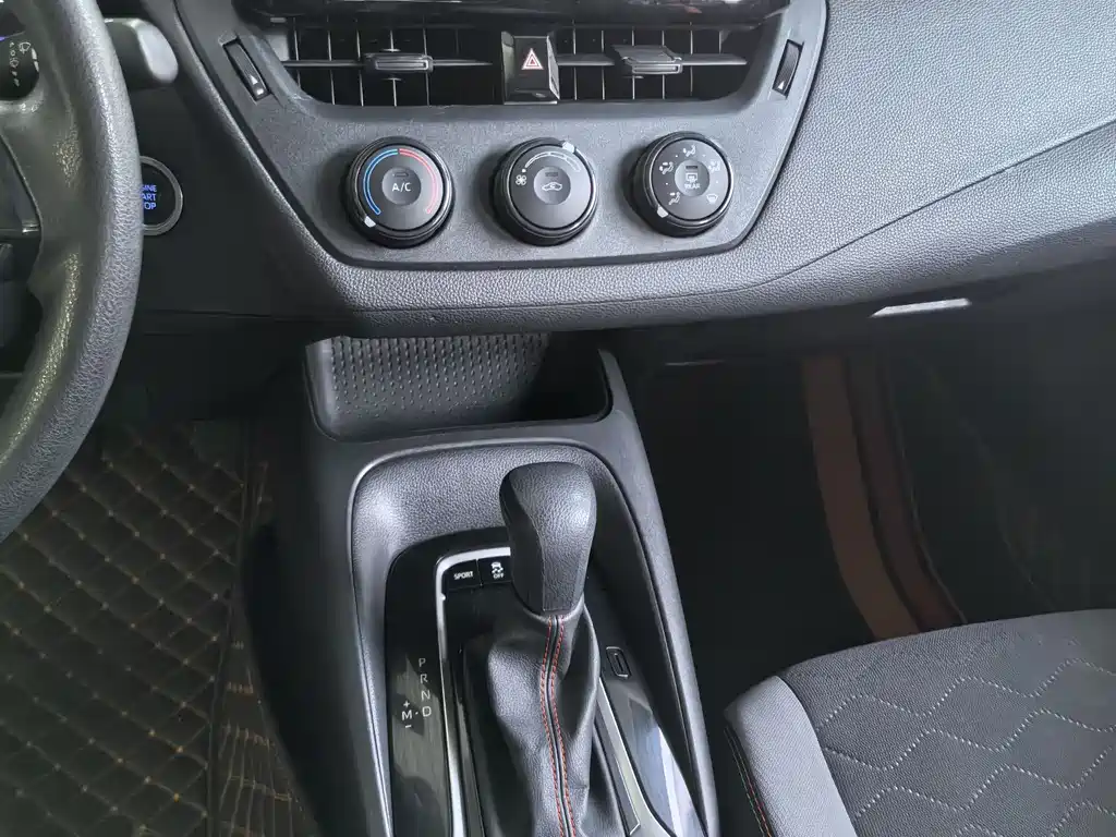 Toyota Corolla 2023 — фото 10