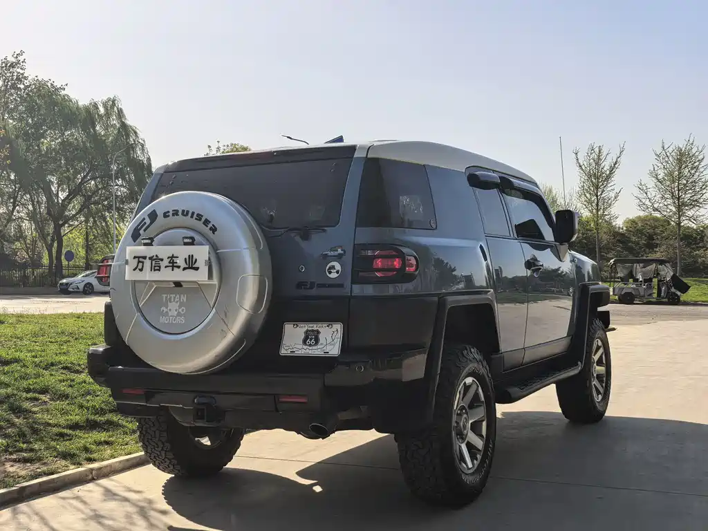 Toyota FJ Cruiser 2019 — фото 4