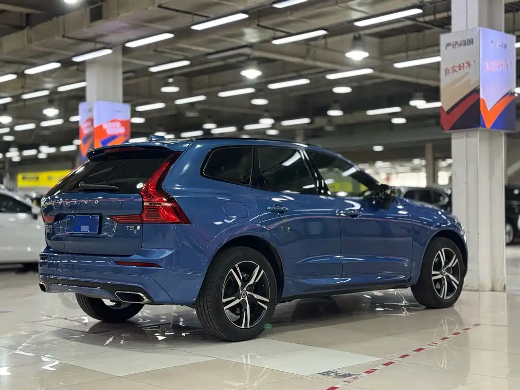 Volvo XC60 2021 — фото 5