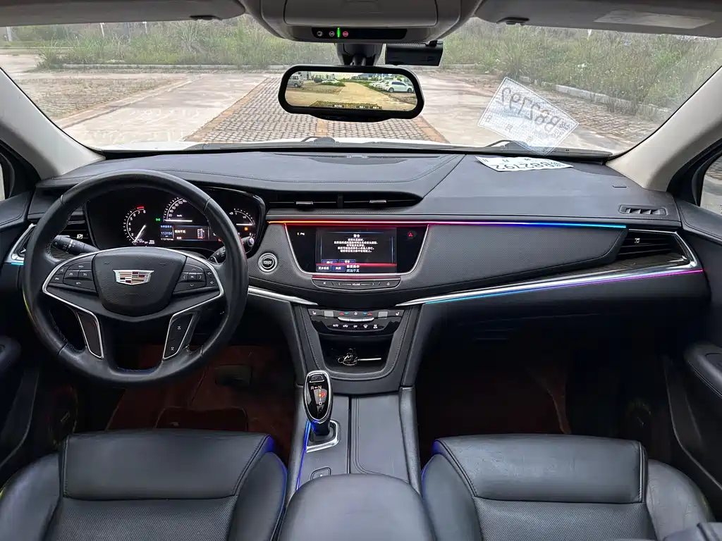 Cadillac XT5 2017 — фото 18