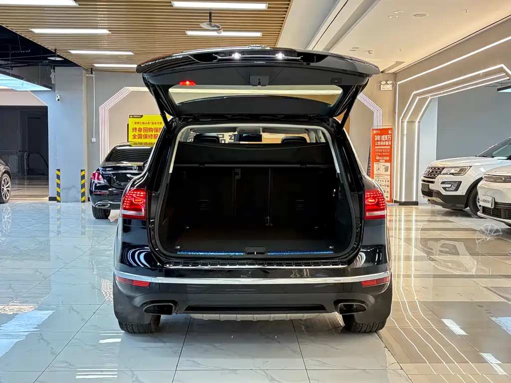 Volkswagen Touareg 2017 — фото 20