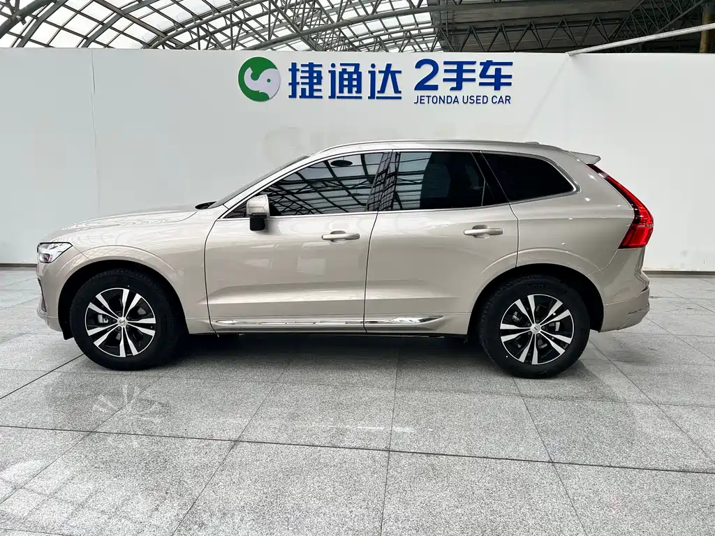 Volvo XC60 2023 — фото 6