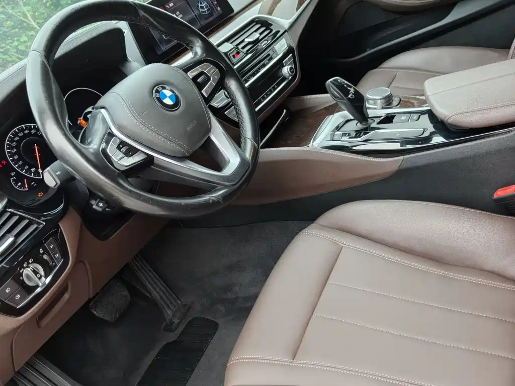 BMW 5 Series 2018 — фото 6