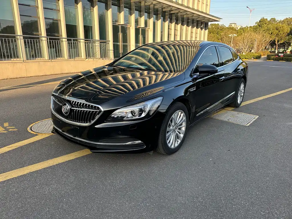 Buick LaCrosse 2018 — фото 1