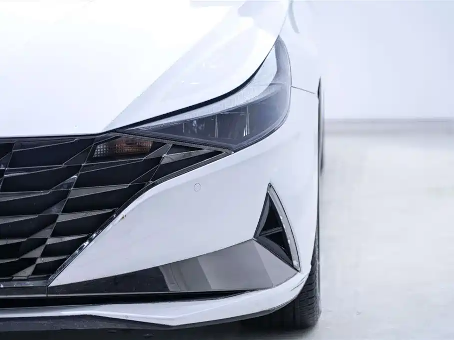 Hyundai Elantra 2023 — фото 2