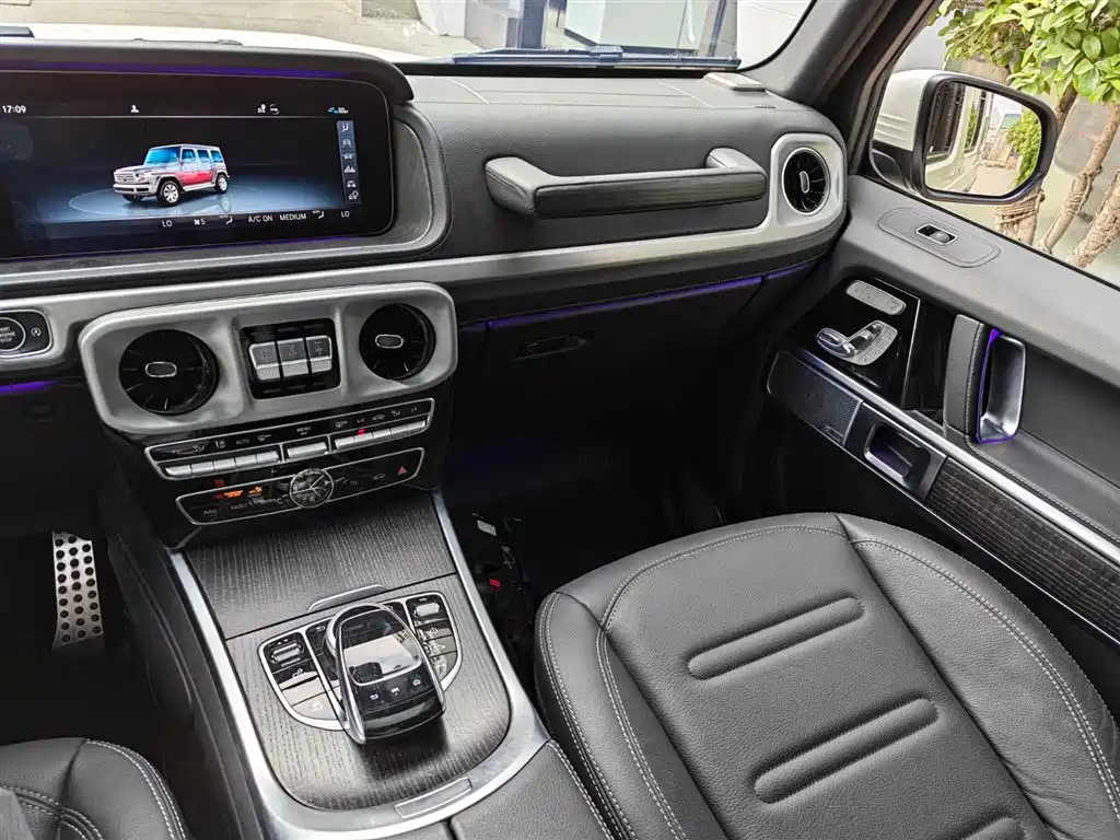 Mercedes-Benz G-Class 2024 — фото 10