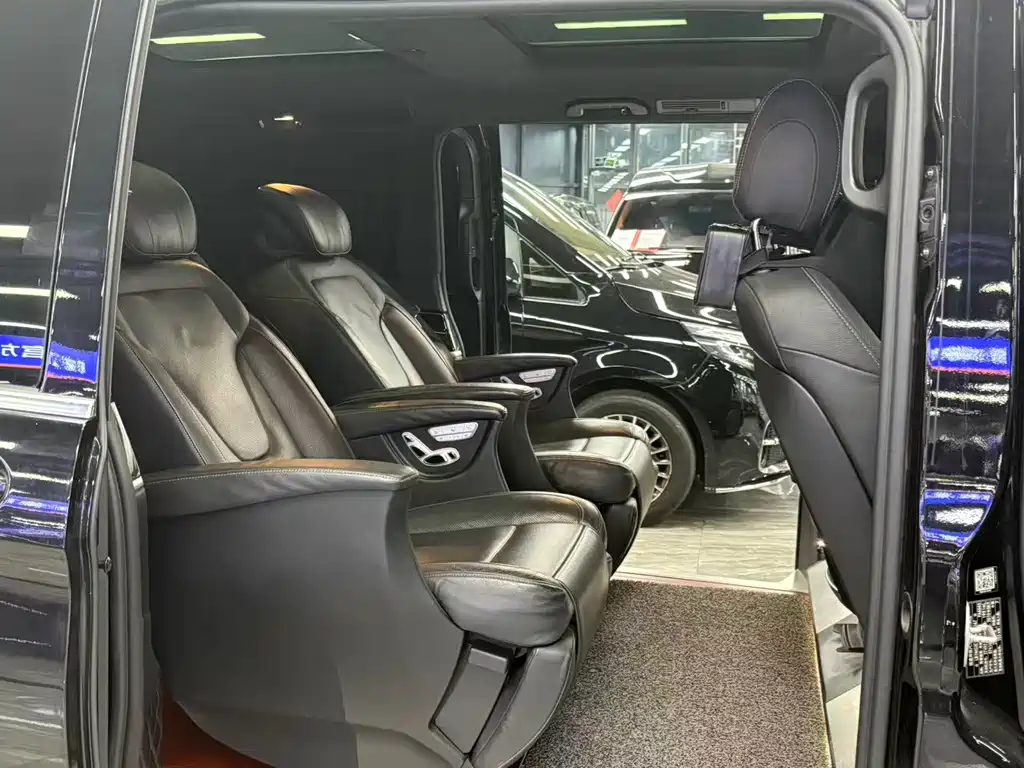 Mercedes-Benz V-Class 2020 — фото 9