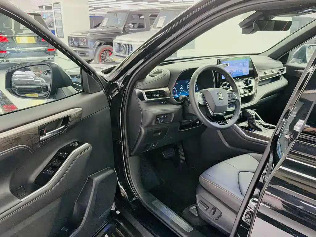 Toyota Crown Kluger 2024