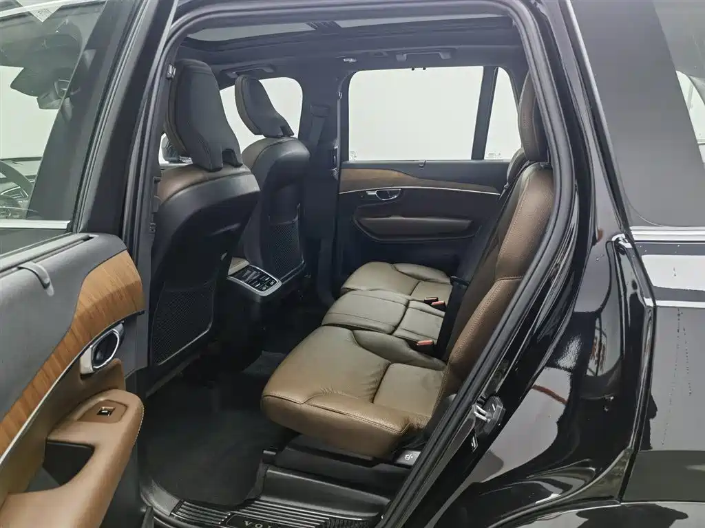 Volvo XC90 2023 — фото 15