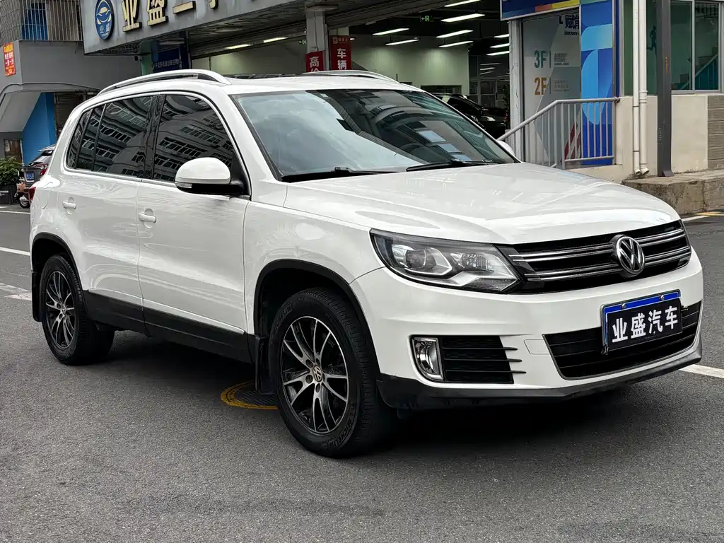 Volkswagen Tiguan 2013 — фото 1
