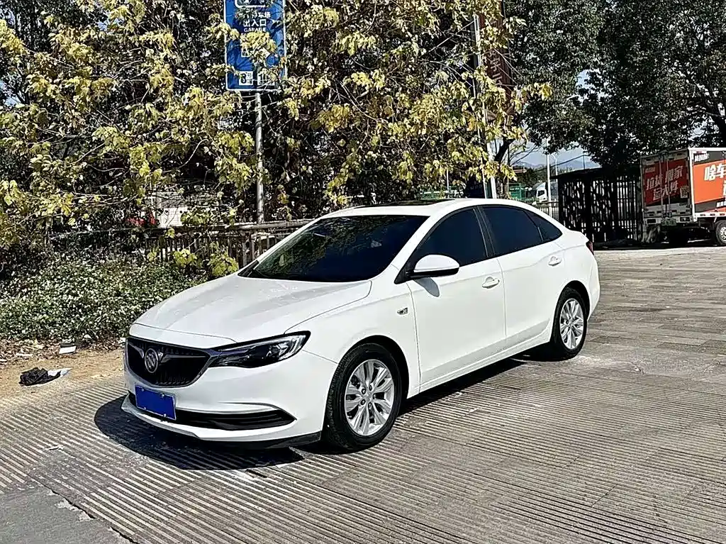 Buick Excelle 2018 — фото 1