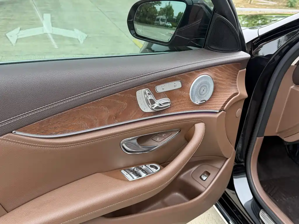 Mercedes-Benz E-Class 2019 — фото 13