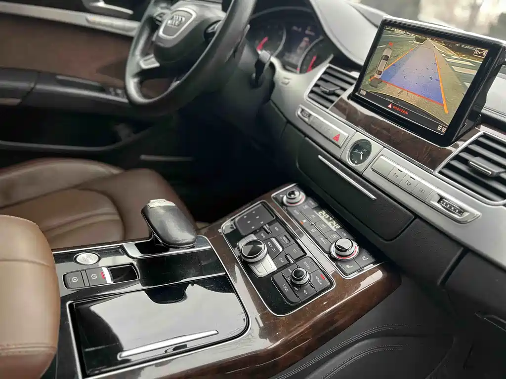 Audi A8 2015 — фото 12