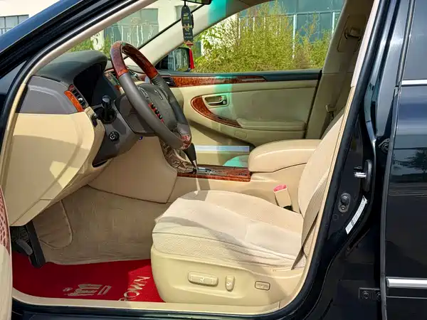 Toyota Crown 2005