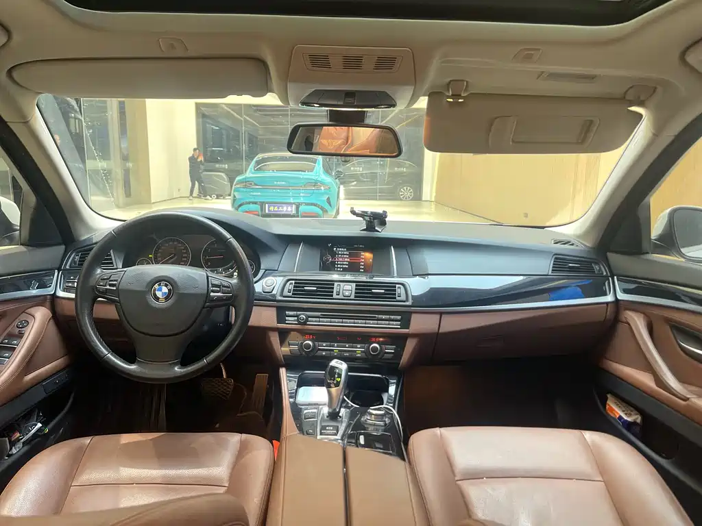 BMW 5 Series 2016 — фото 10