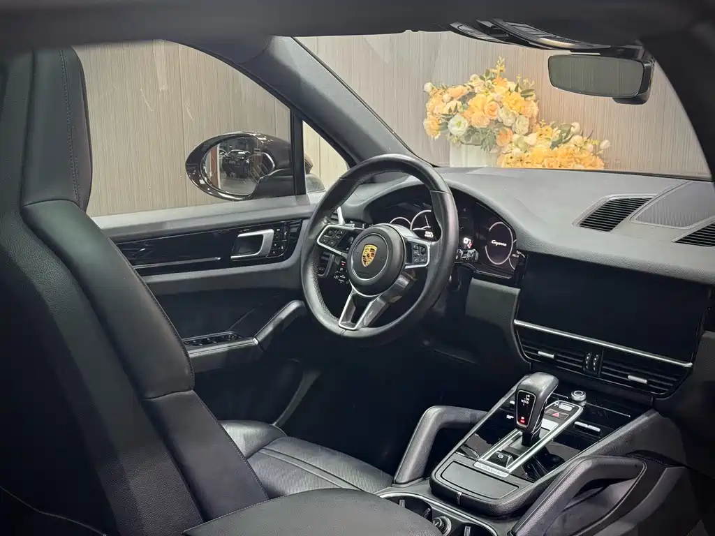 Porsche Cayenne 2018 — фото 13