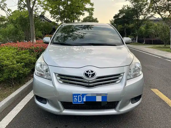 Toyota Yizhi 2012