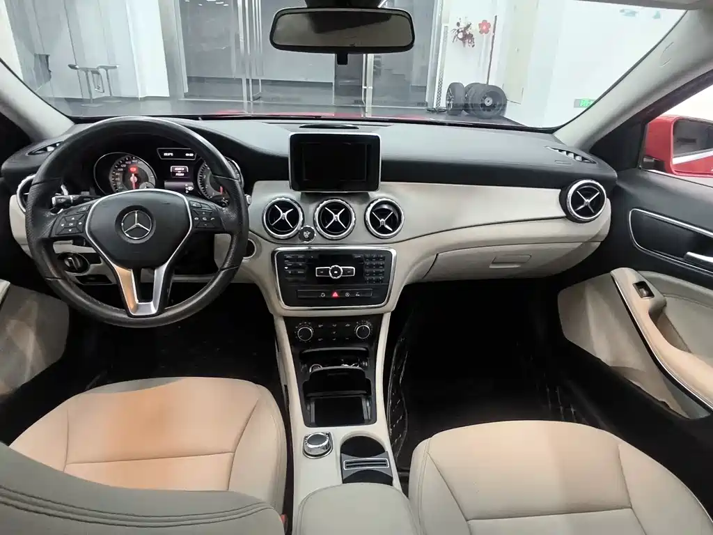 Mercedes-Benz GLA 2015 — фото 15
