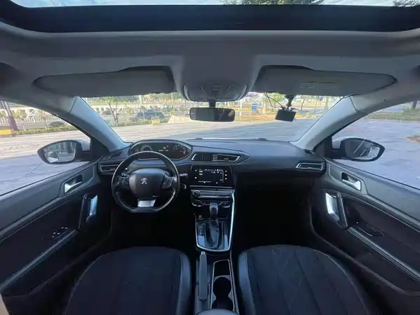 Peugeot 308 2016