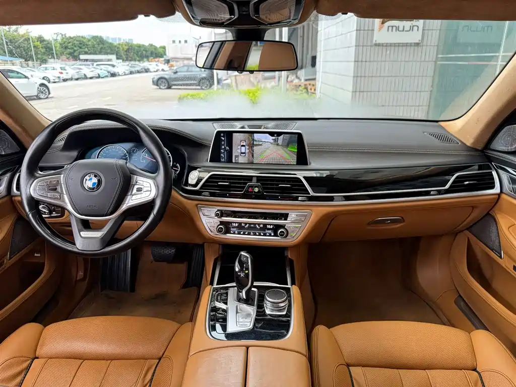 BMW 7 Series 2017 — фото 13