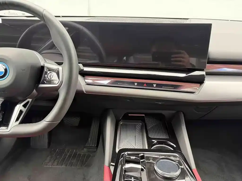 BMW i5 2025 — фото 14