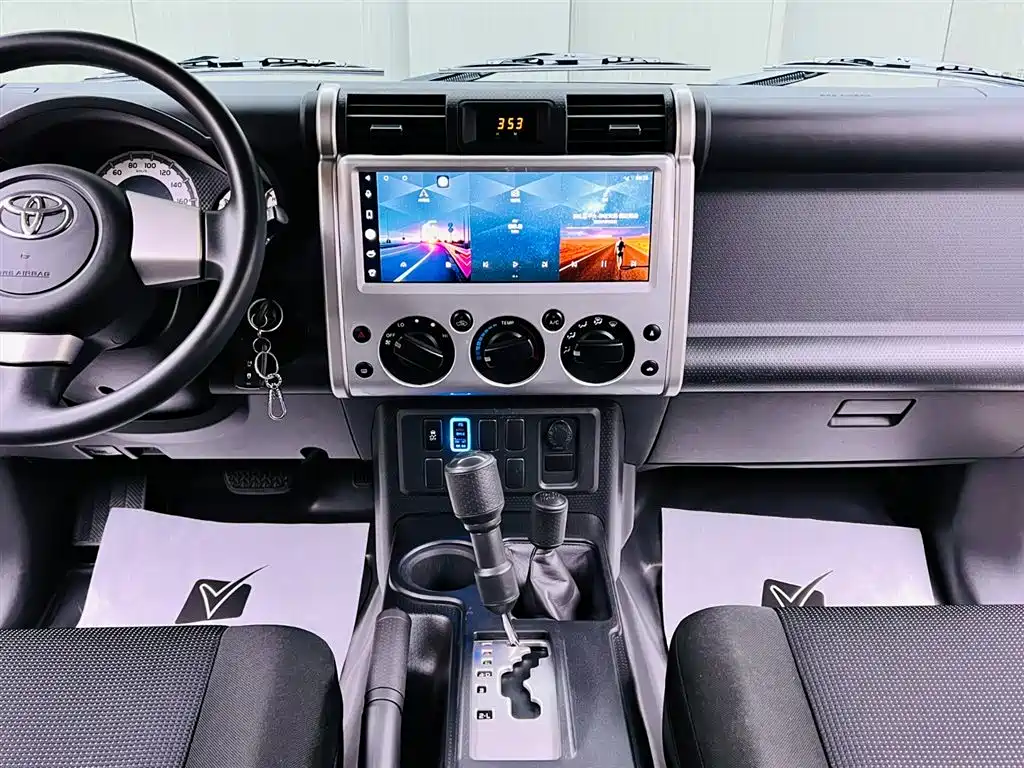 Toyota FJ Cruiser 2024 — фото 12