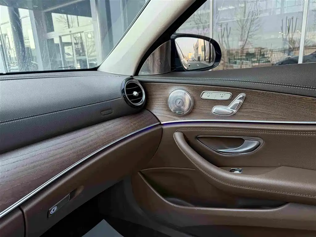 Mercedes-Benz E-Class 2023 — фото 11