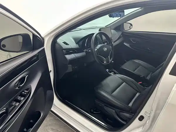 Toyota Yaris L 2022