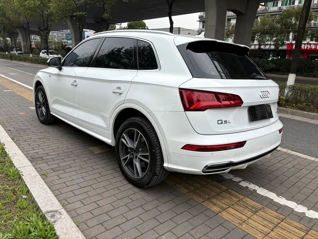 Audi Q5L 2020 — фото 9