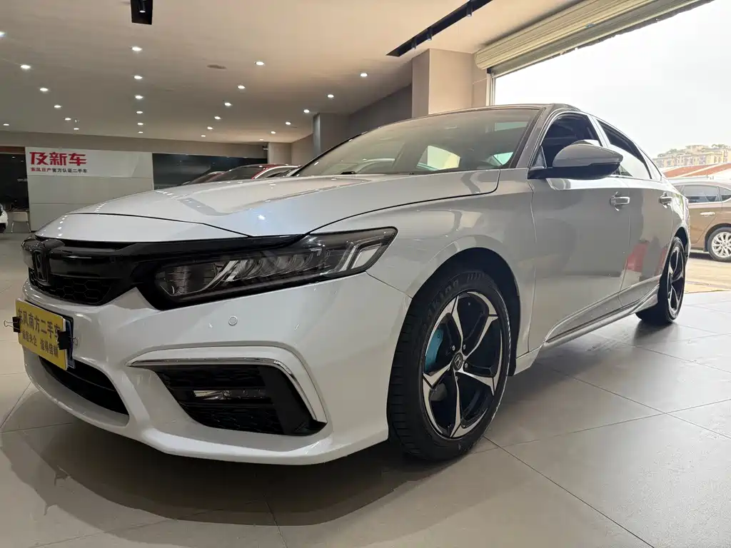 Honda Inspire 2021 — фото 1