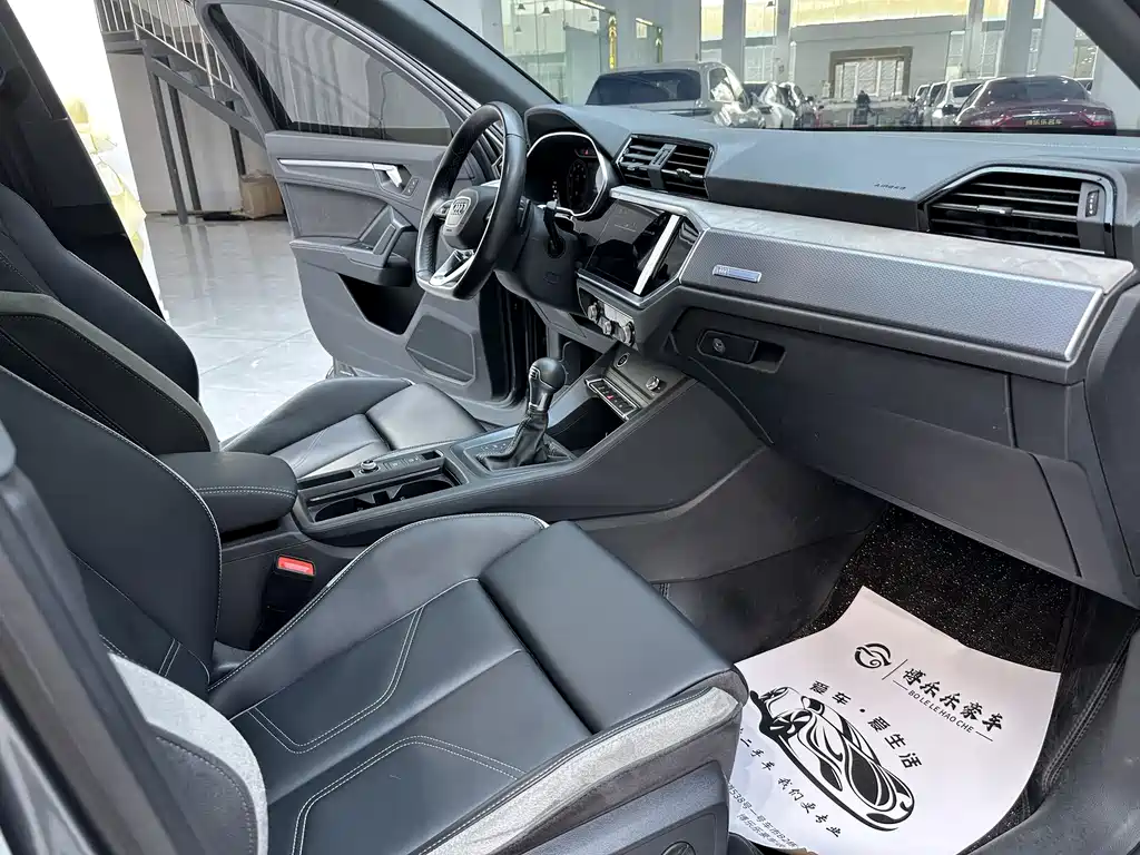 Audi Q3 2024 — фото 17
