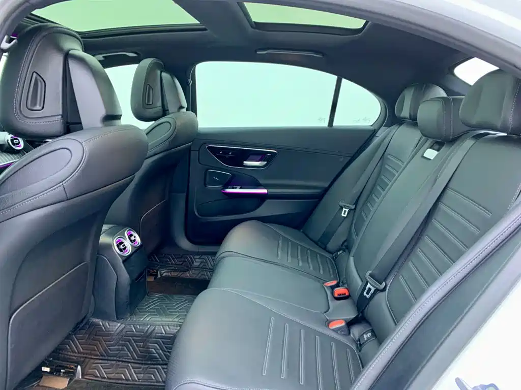Mercedes-Benz C-Class 2023 — фото 12