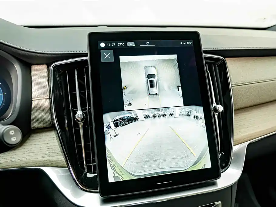 Volvo XC90 Plug-In Hybrid 2026 — фото 9