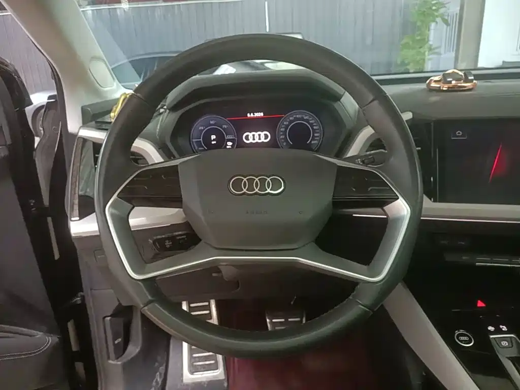 Audi Q5 e-tron 2024 — фото 11