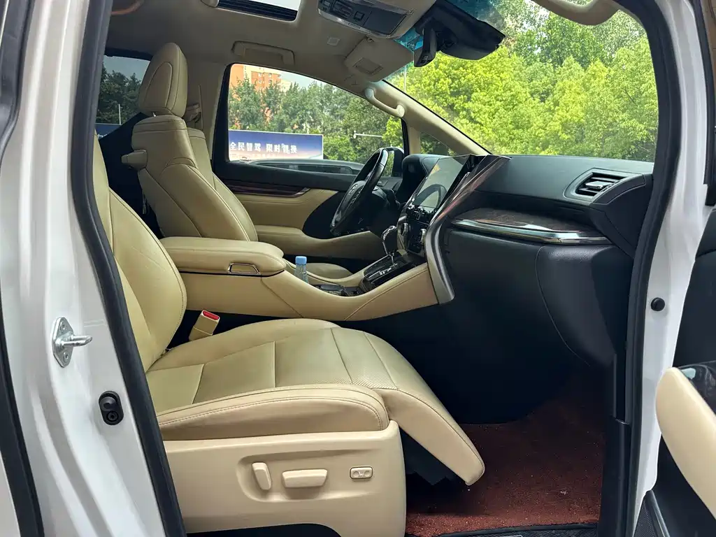 Toyota Alphard 2020 — фото 11