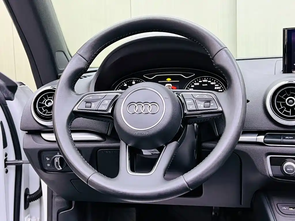 Audi A3 2021 — фото 10