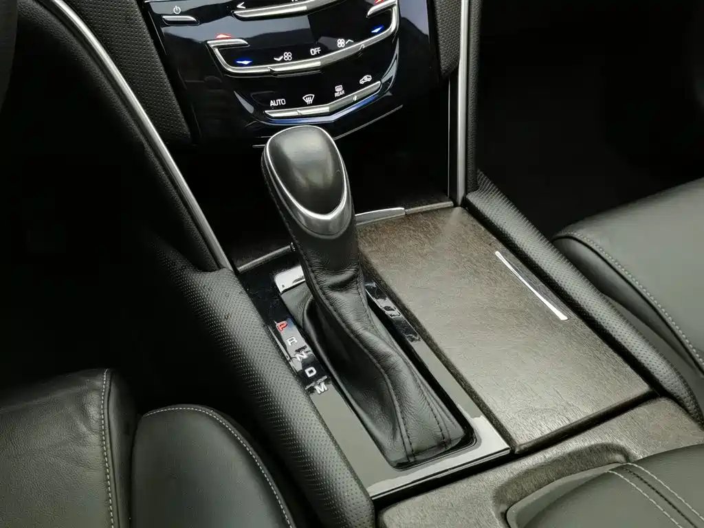 Cadillac XTS 2018 — фото 13