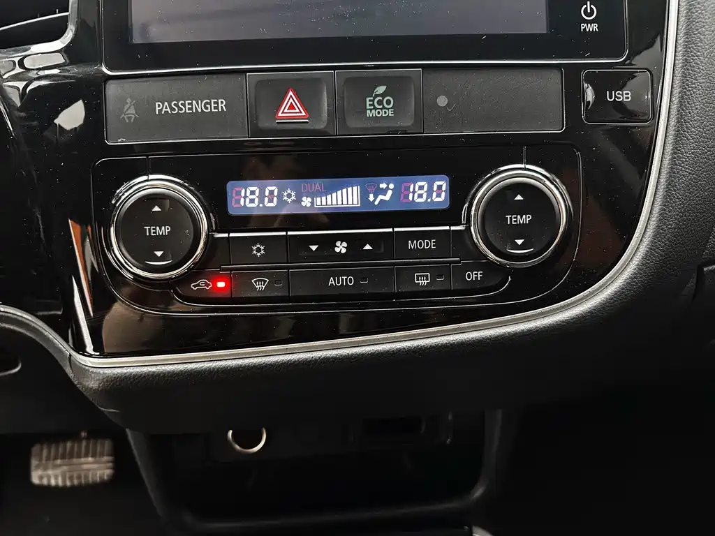Mitsubishi Outlander 2022 — фото 10