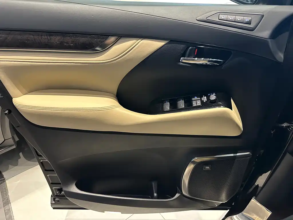Toyota Vellfire 2022 — фото 18